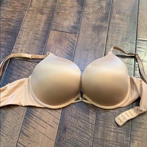 Victoria’s Secret bombshell plunge nude bra 34D